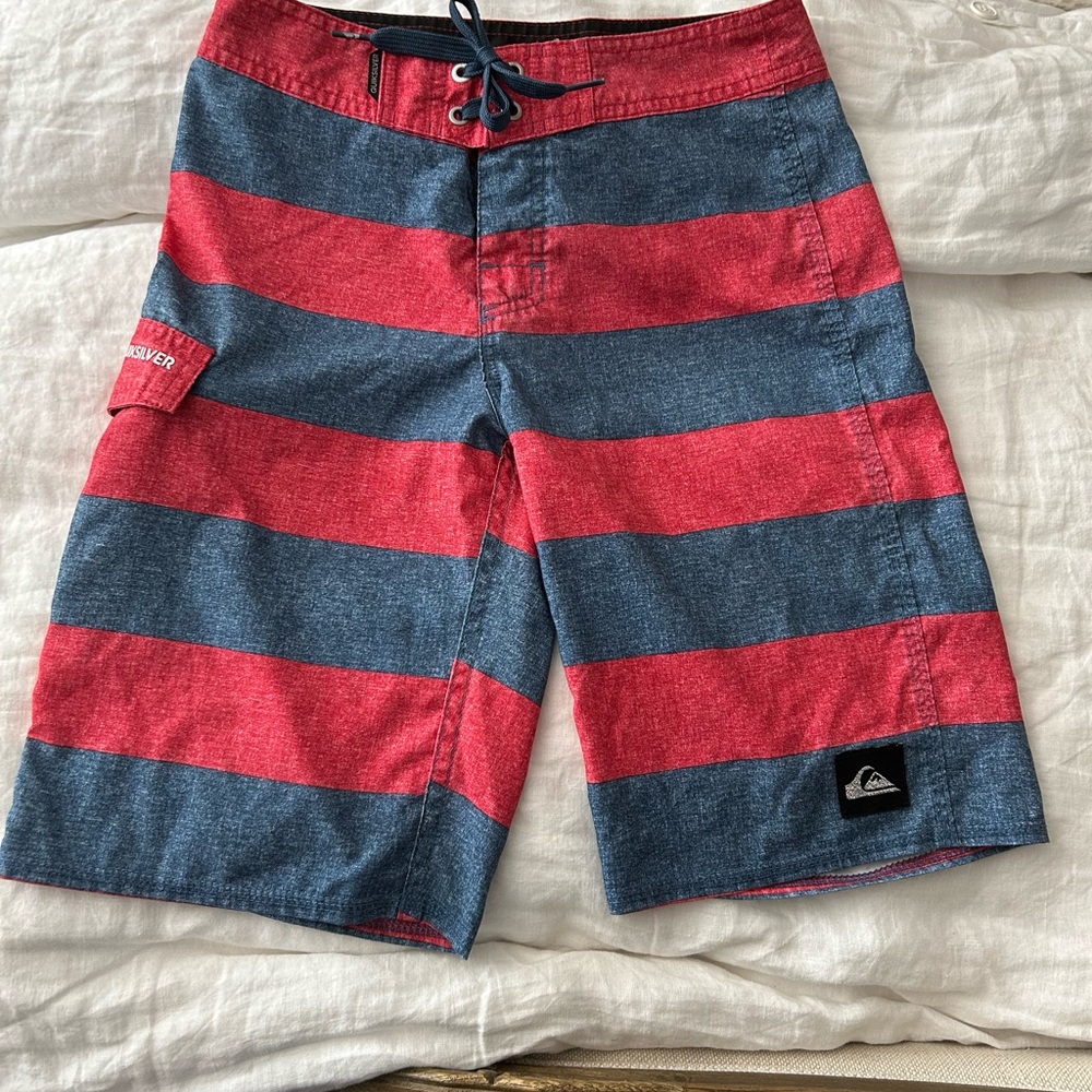 Quiksilver Board Shorts Mens Size 26 Swim Trunks Multicolor Blue Red Striped EUC